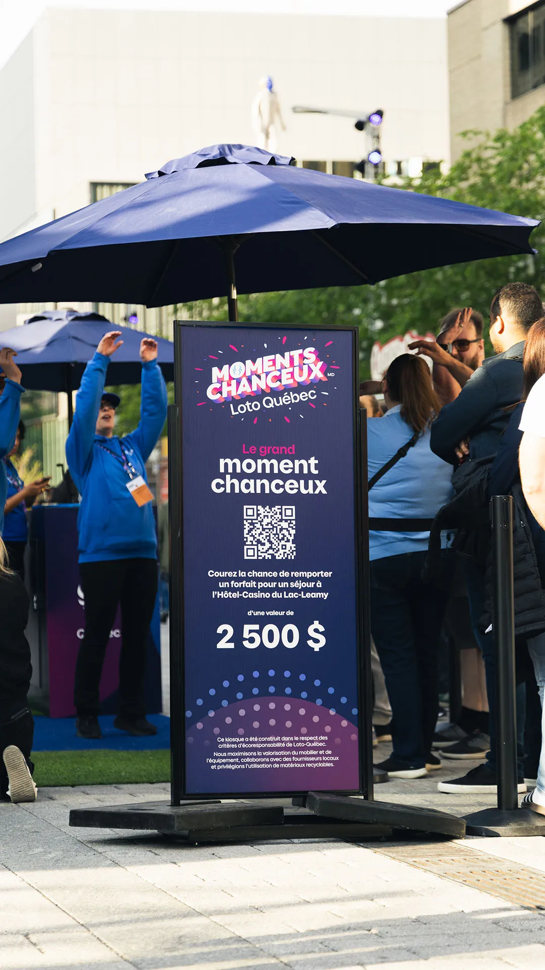 Digital display stand showing Le Grand Moment Chanceux with $2500 prize offer and festival branding